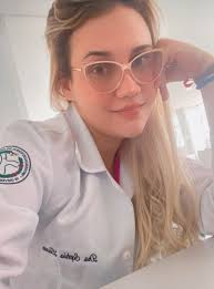 Falsa médica em Manaus: educadora física é presa após dois anos de atendimento ilegal